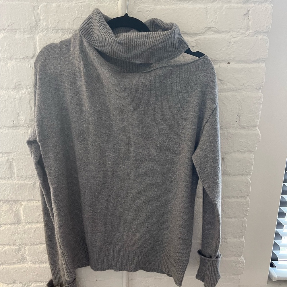 Paige Raundi Sweater size small